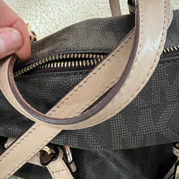 Michael Kors purse signature logo - Picture 5 of 7